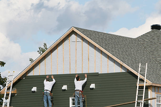 Professional Siding Contractor technician working in Plainfield, NJ
